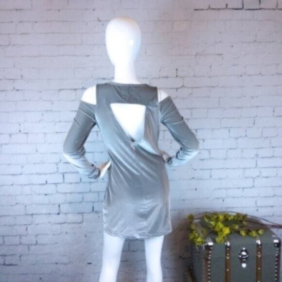 Chaser Velvet Cold Shoulder Keyhole Back Dress Silver Size Medium - Picture 2 of 4